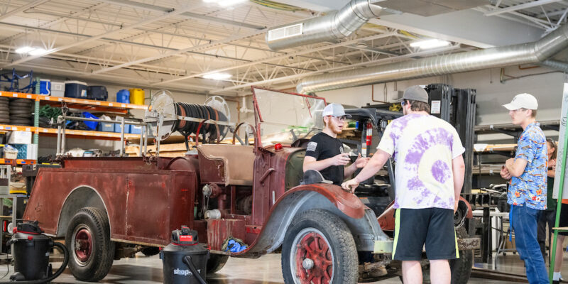 Missouri S&T students restore historical fire truck
