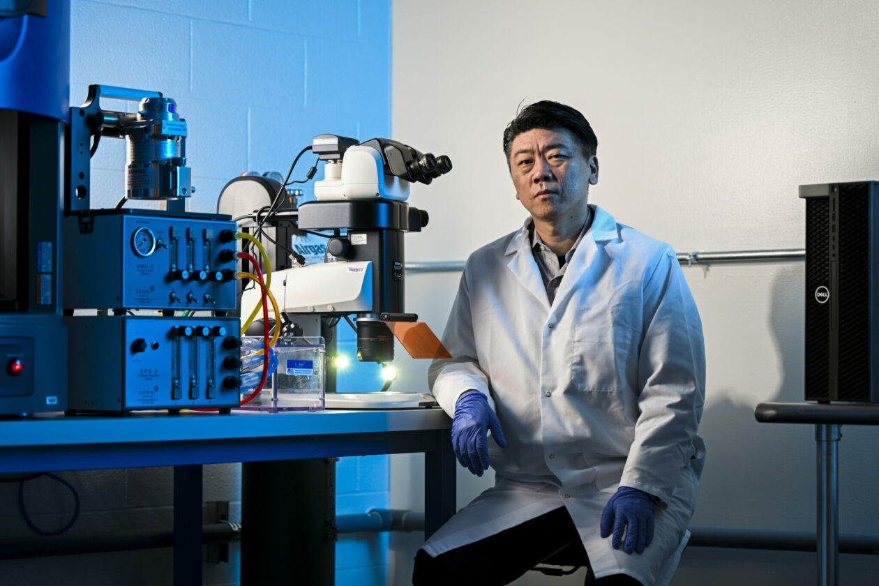Dr. Hu Yang working in a Missouri S&T laboratory. Photo by Michael Pierce/Missouri S&T.