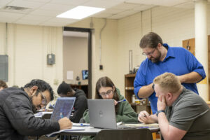 Dr. Josh Schlegel, an associate professor of nuclear engineering, works with S&T students in one of his classes. S&T’s new St. Louis programming will include quick courses focused on nuclear energy. Photo by Michael Pierce/Missouri S&T.