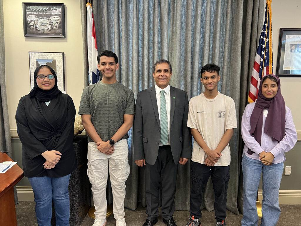 Four students with S&T chancellor