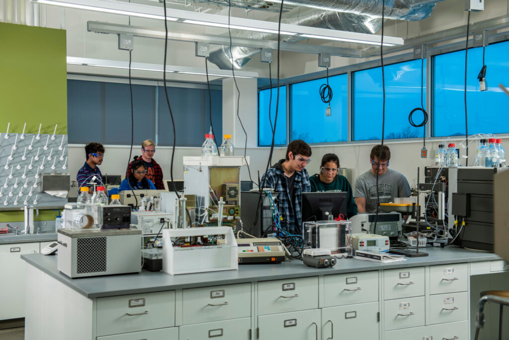 Student researchers in Kielhorn Laboratory Suite in Bertelsmeyer Hall