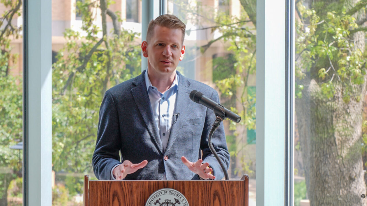 Jack Pennuto speaks during the KUKA Robotics Lab dedication ceremony. Photo by Terry Barner/Missouri S&T.