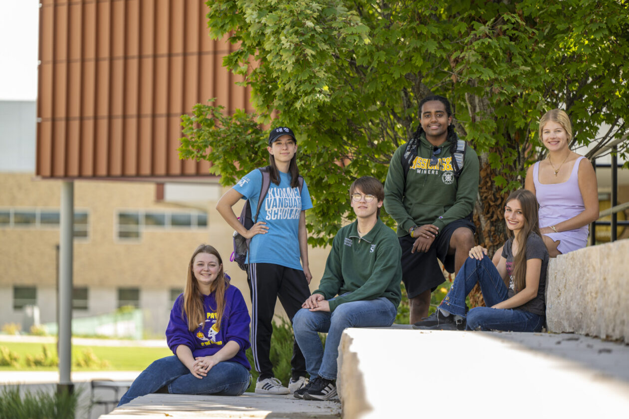 Six Kummer Vanguard Scholars pose for a photo on the Missouri S&T campus. From left, Lindsay Chappell, Kaitlyn Dunahee, Caleb McCleary, Aaron Dubale, Alise Howell and Christy Johnson. Photo by Michael Pierce/Missouri S&T