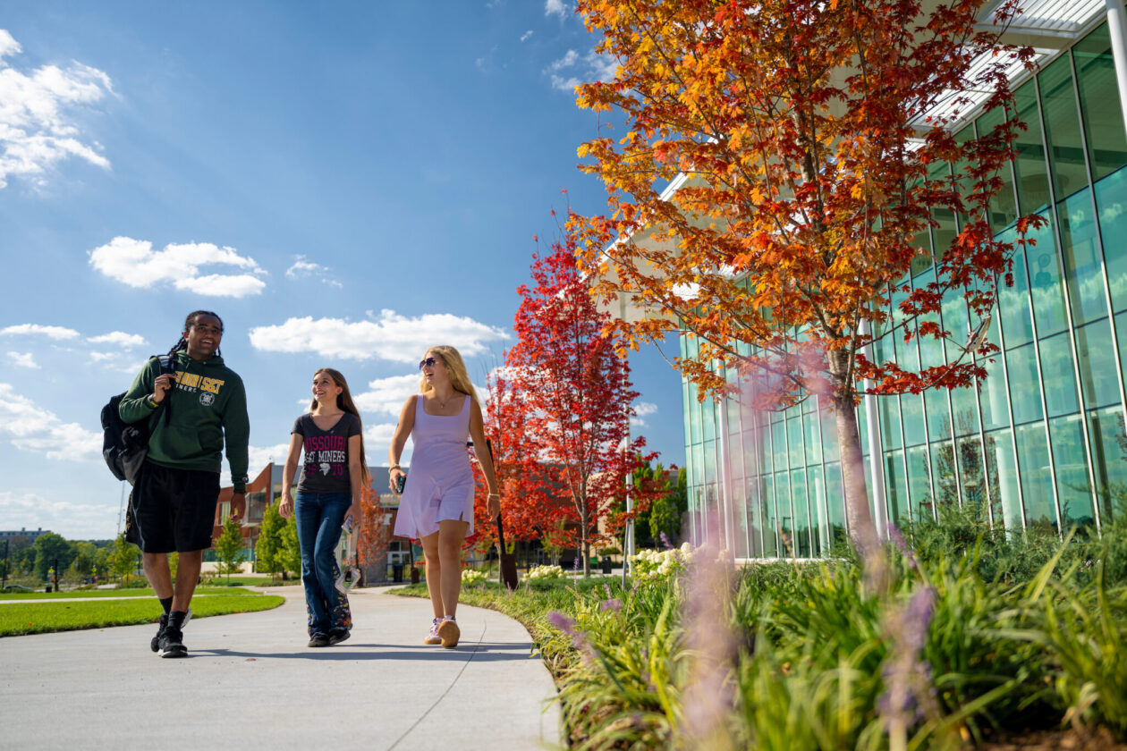 Students outside Welcome Center.