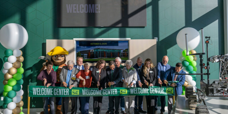 Welcome Center dedication draws joyful crowd