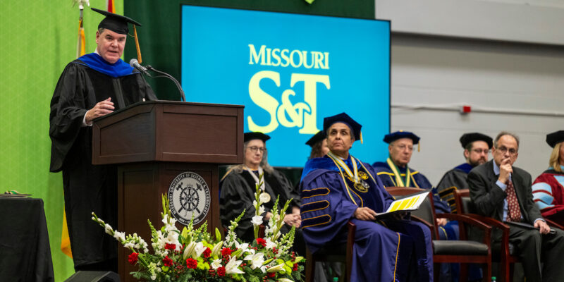 Polites shares wisdom during Missouri S&T fall commencement