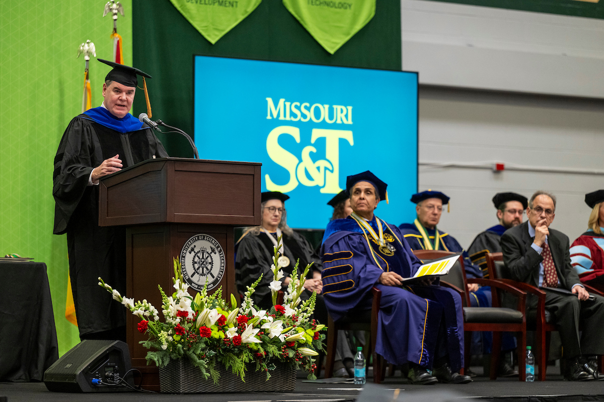 Polites shares wisdom during Missouri S&T fall commencement
