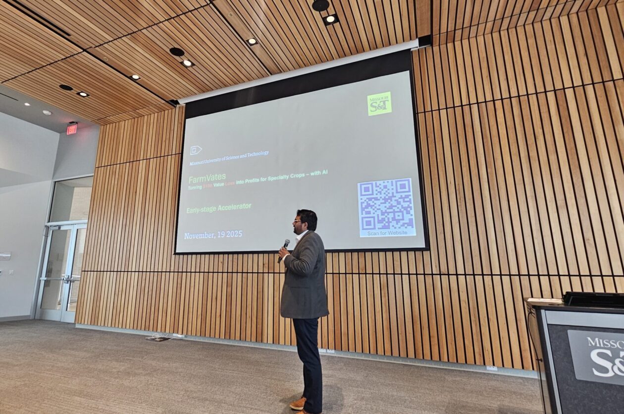Tanwar presenting at the early-stage accelerator finals at Missouri S&T Innovation Lab.